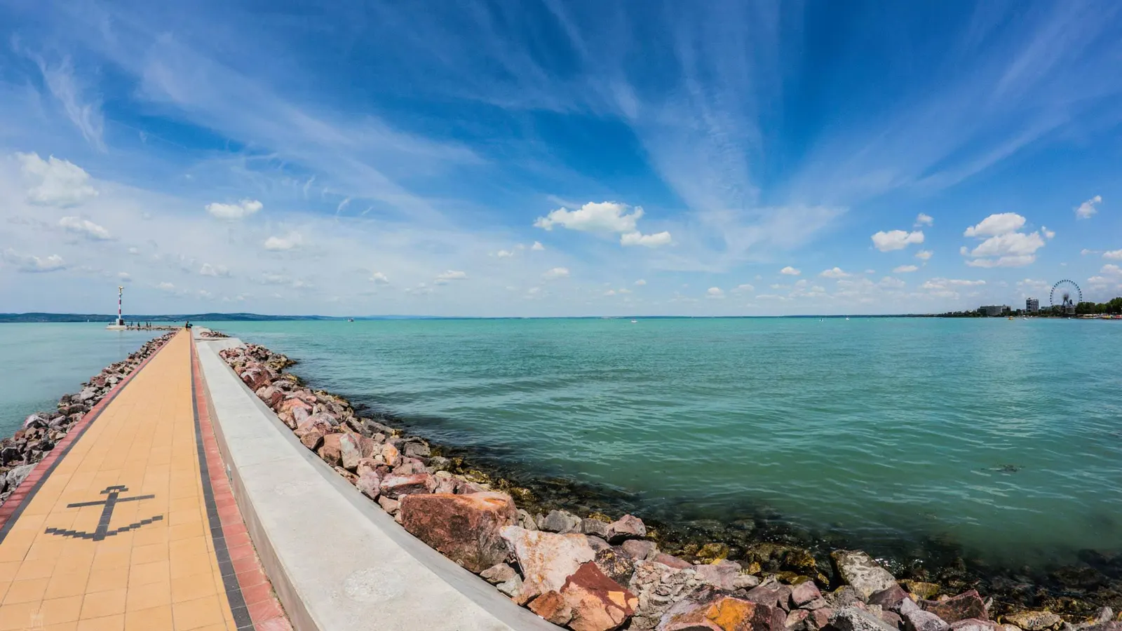Plattensee Nordufer oder Südufer? Der große Vergleich für deinen Balaton-Urlaub